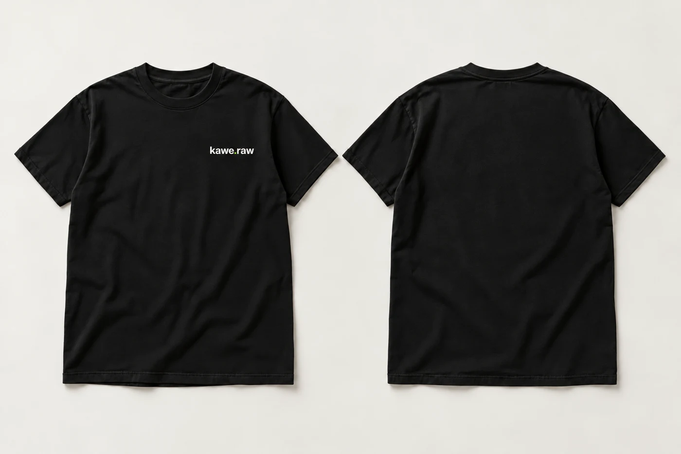 Simulação de camiseta preta: assinatura pequena no peito e costas sem estampa